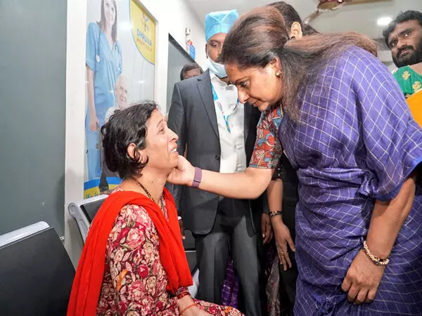 बीआरएस नेता कविता ने अस्पताल में रासायनिक फैक्ट्री विस्फोट के पीड़ितों से मुलाकात की