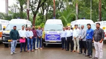 बीजापुर में स्वास्थ्य सेवाओं को मिली नई रफ्तार, कलेक्टर ने 8 एम्बुलेंस को दिखाई हरी झंडी