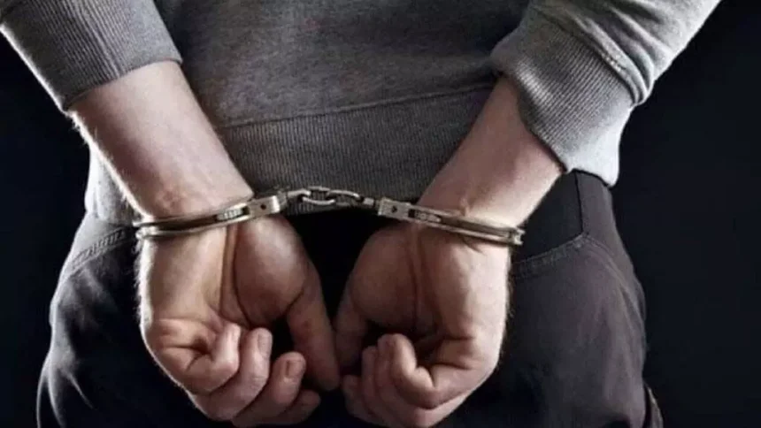 CCTV में दिखे चोर के घर पुलिस की रेड, ढाई लाख कैश जेवरात और कार जब्त