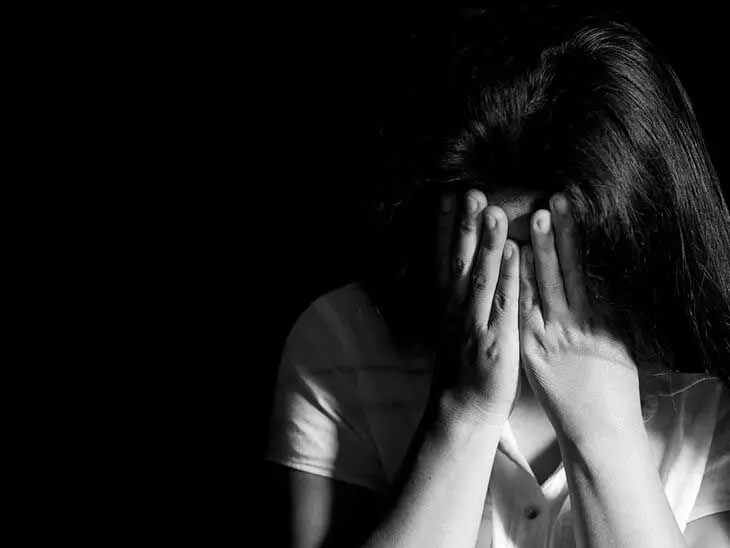 युवती के घर में घुसकर किया दुष्कर्म, आरोपी ने ली सेल्फी