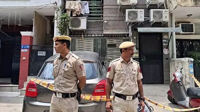 लाजपत नगर में महिला व बेटे की हत्या, घरेलू नौकर यूपी से गिरफ्तार