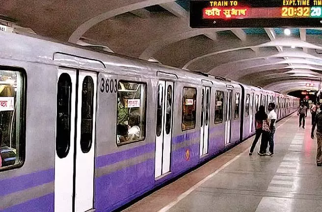 मेट्रो की पटरियों पर पानी क्यों है?