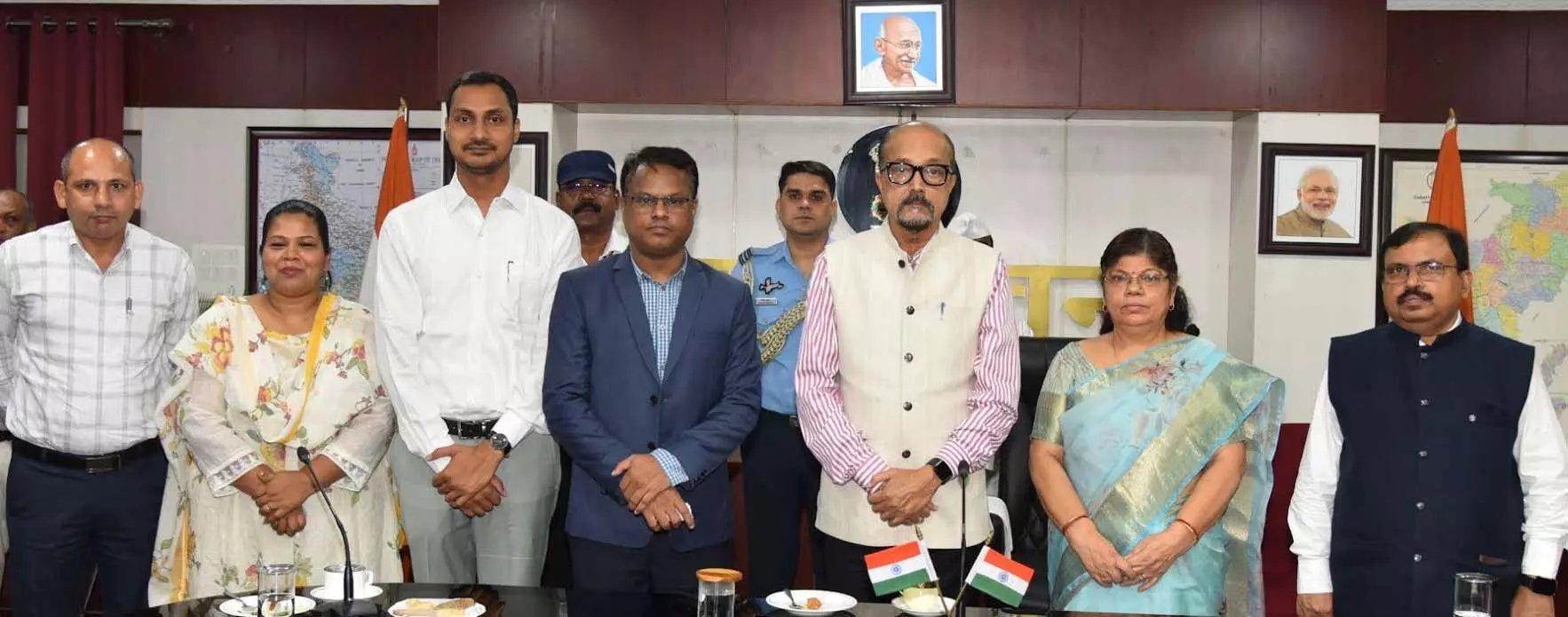 राजभवन के अधिकारियों को स्थानांतरण पर दी गई बिदाई