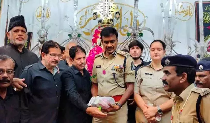 CP CV आनंद ने दस्तावेज प्रस्तुत किए