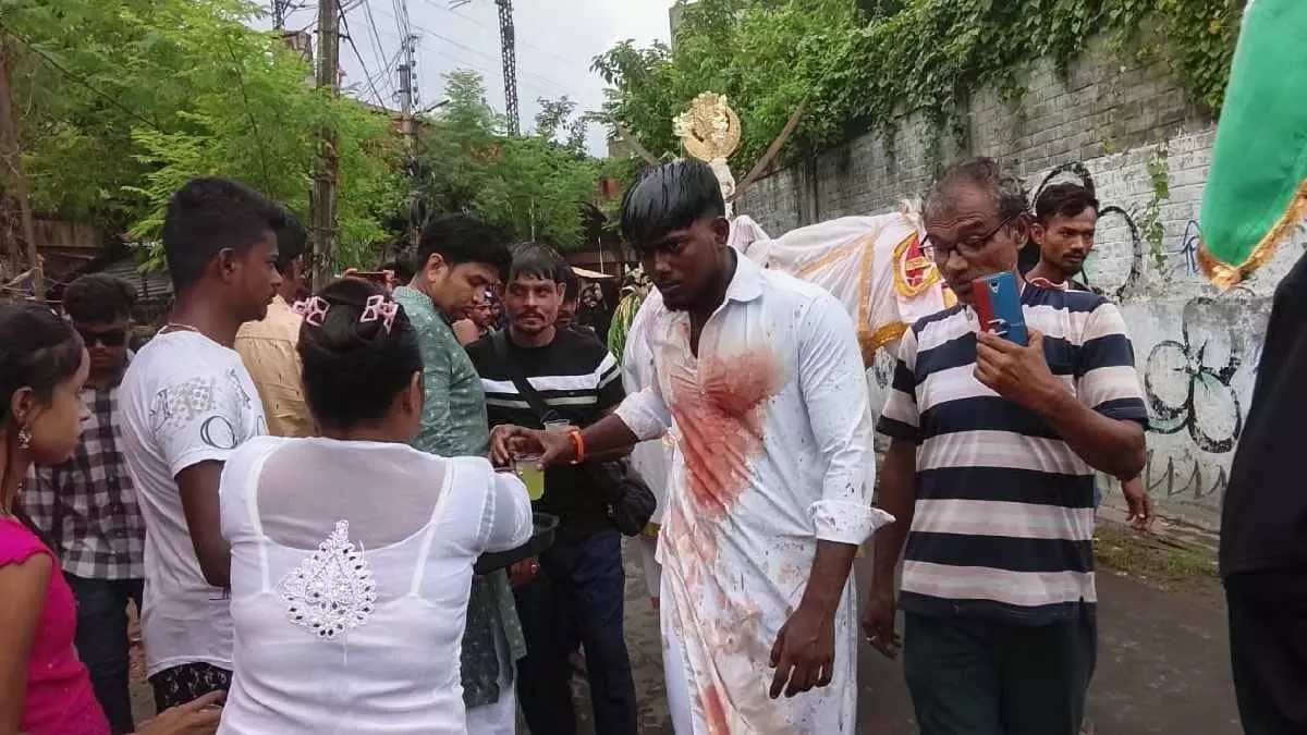 मुहर्रम के शोक जुलूस में उमड़ी भीड़, सौहार्द की अनूठी तस्वीर सामने आई