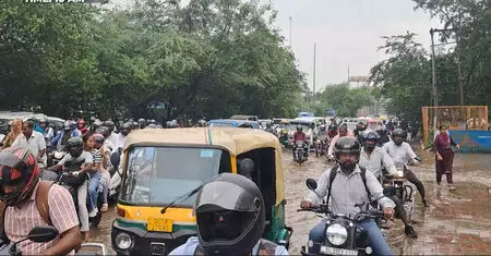 दिल्ली में बारिश बनी मुसीबत: जलभराव और जाम से ऑफिस जाने वाले परेशान