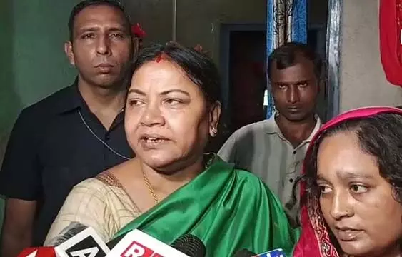 राष्ट्रीय महिला आयोग की टीम तमन्ना के कालीगंज स्थित घर पर पहुंची