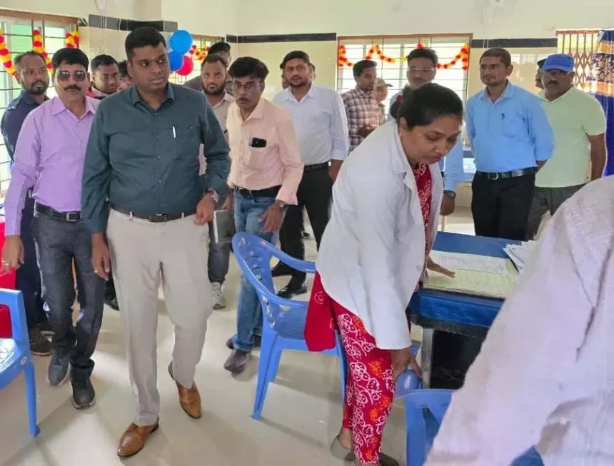 कलेक्टर ने किया दरभा के स्वास्थ्य केन्द्र का निरीक्षण