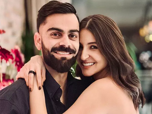 Virat-Anushka नोवाक जोकोविच और एलेक्स डी मिनाउर के बीच क्वार्टर फाइनल मुकाबले के दौरान विंबलडन में देखे गए
