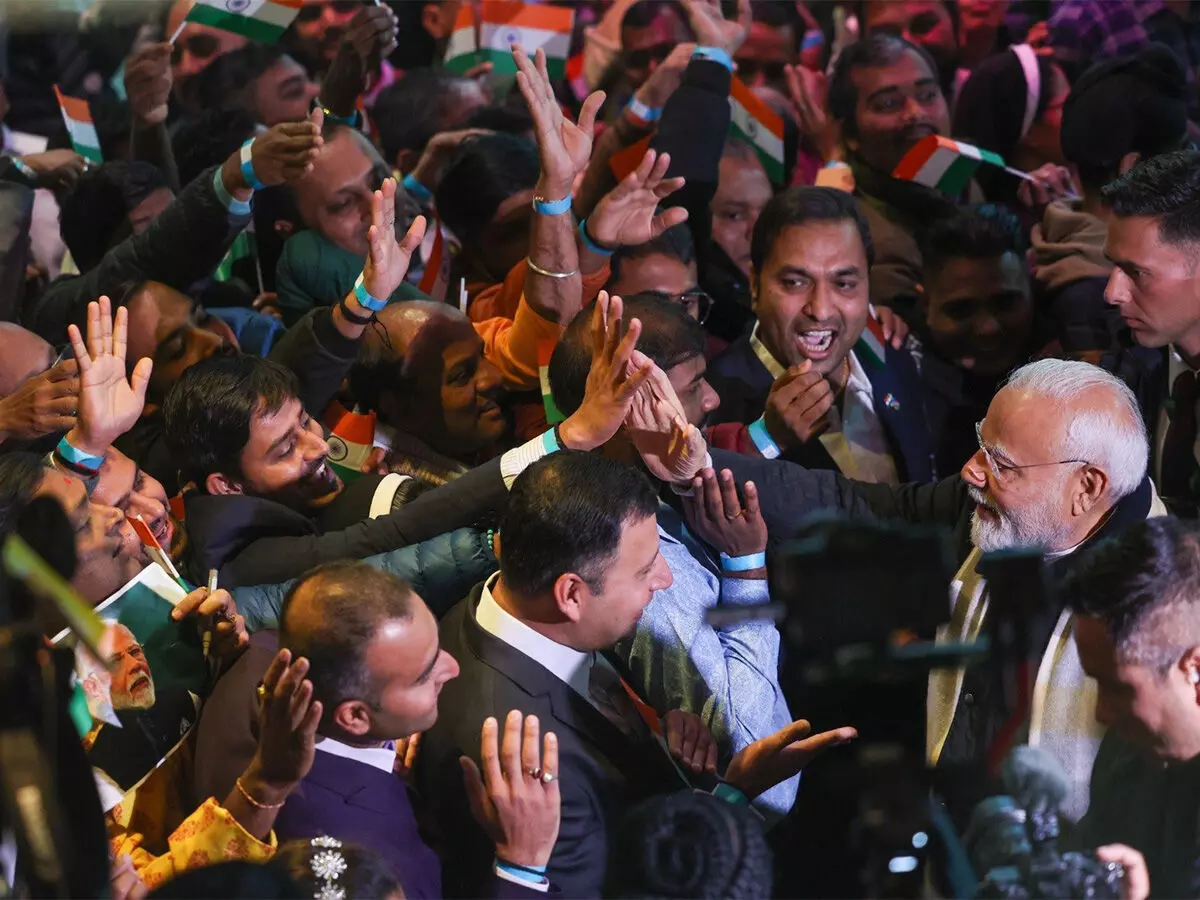 नामीबिया में भारतीयों ने Modi का गर्मजोशी से किया स्वागत