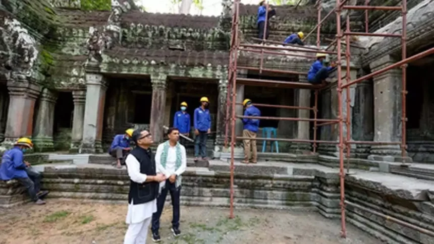 कंबोडिया में राज्य मंत्री मार्गेरिटा ने अंगकोर वाट का दौरा किया