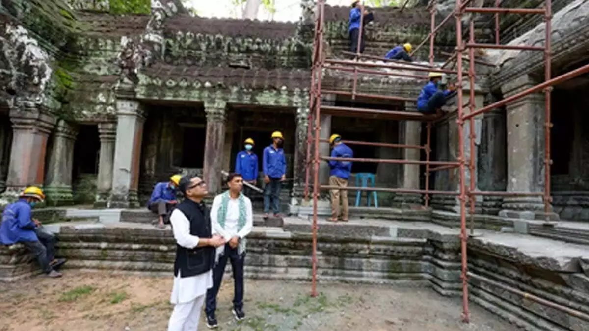 कंबोडिया में राज्य मंत्री मार्गेरिटा ने अंगकोर वाट का दौरा किया