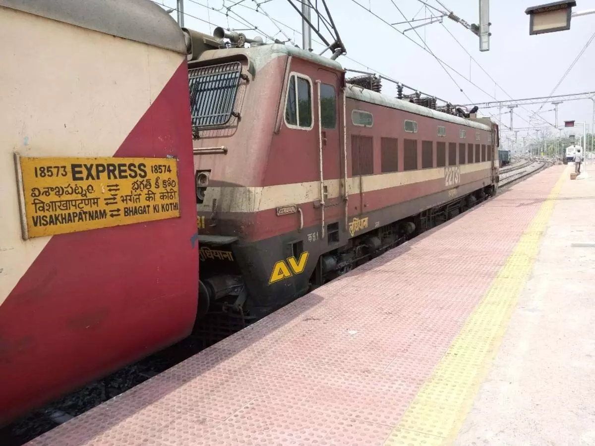 दक्षिण पूर्व मध्य रेलवे की ट्रेनों के ठहराव में विस्तार