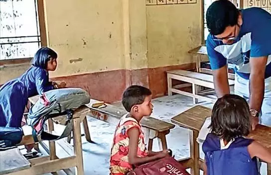 मध्याह्न कक्षाओं में छात्र उपस्थिति रजिस्टर में खेलकर भ्रष्टाचार!