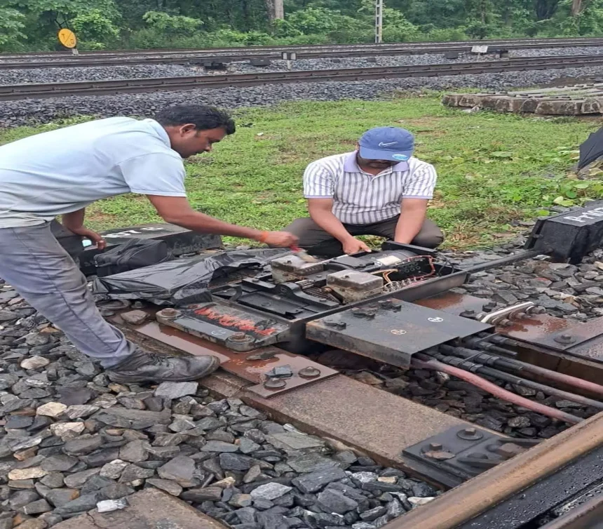 मानसून में सुरक्षित रेल संचालन के लिए दक्षिण पूर्व मध्य रेलवे की सिग्नल एवं दूरसंचार विभाग की विशेष तैयारी