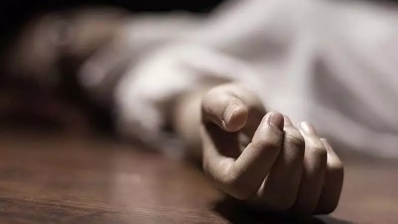 लड़की फंदे से लटकी मिली, पिता ने चार लोगों पर बलात्कार आरोप लगाया