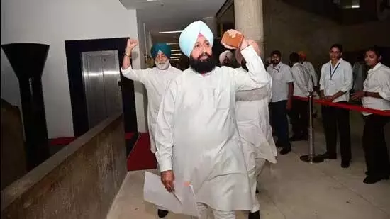 बाजवा की छेड़छाड़ की गई वीडियो मामले में AAP के खिलाफ केस