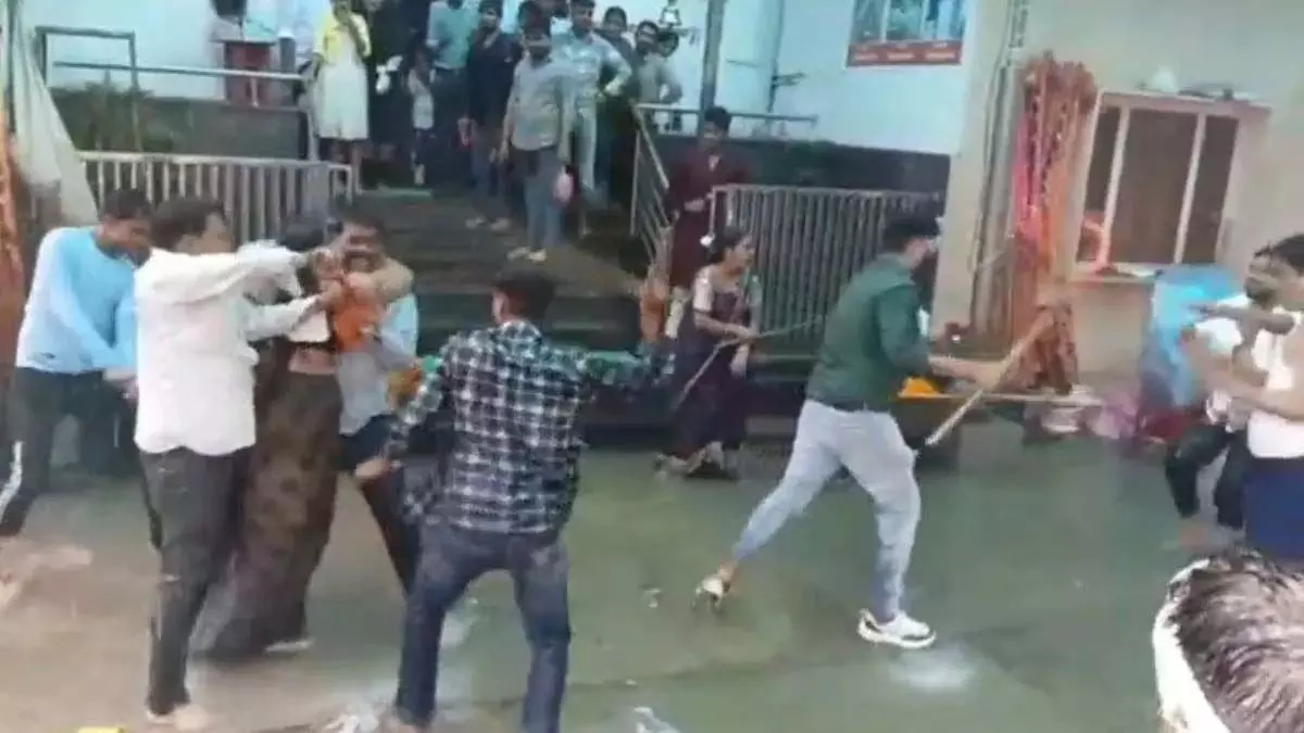 खाटू श्याम मंदिर में श्रद्धालुओं और दुकानदारों के बीच मारपीट, पुलिस ने चार को किया गिरफ्तार