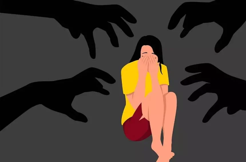 नाबालिग लड़की को ब्लैकमेल कर दिन-प्रतिदिन बलात्कार का आरोप