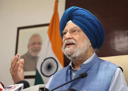 भारत के रूस से कच्चे तेल की खरीद से वैश्विक ऊर्जा कीमतों को स्थिर स्तर पर लाने में मिली मदद : हरदीप पुरी
