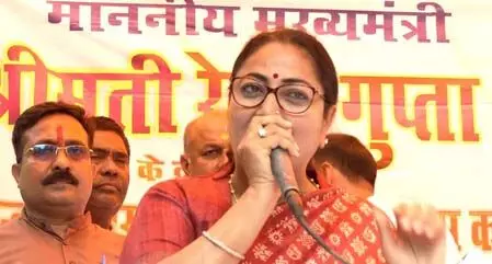 दिल्ली: मुख्यमंत्री रेखा गुप्ता ने शालीमार बाग में विकास परियोजनाओं का किया उद्घाटन