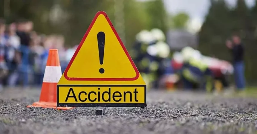 Thane : तेल टैंकर खड़े ट्रक से टकराया, एक गंभीर रूप से घायल