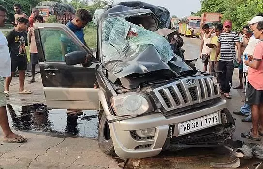 बेल्दा में राष्ट्रीय राजमार्ग पर ट्रक-कार की टक्कर