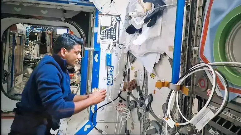 शुभांशु की वापसी के लिए परिजन उत्साहित, माता-पिता ने कहा- बेटे के धरती पर लौटने का बेसब्री से इंतजार
