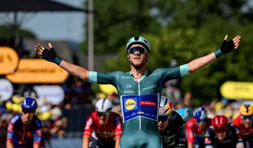 Tour de France: स्टेज 8 की तेज़ रफ्तार रेस में जोनाथन मिलान ने रचा इतिहास