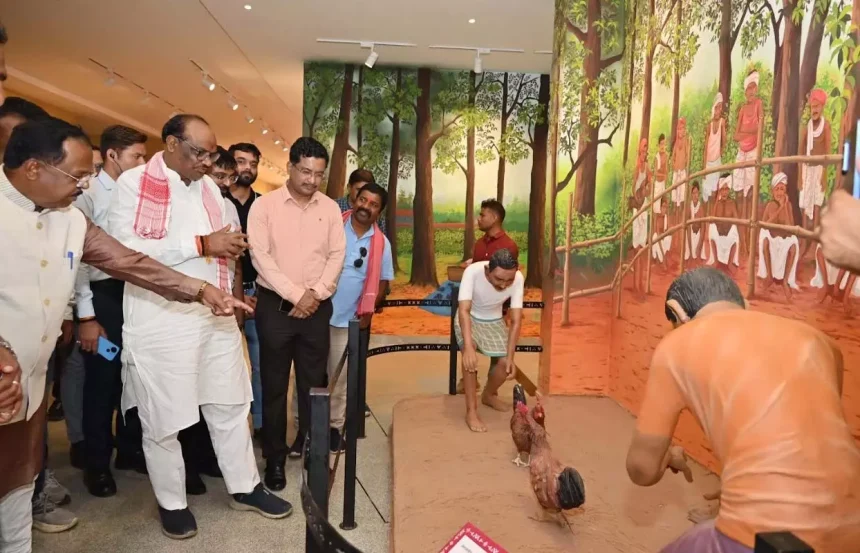 केन्द्रीय मंत्री ने जनजातीय संग्रहालय का किया अवलोकन