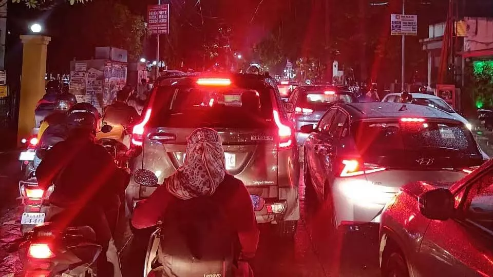 कोंढवा में अतिक्रमण और पुलिस की कमी से यातायात व्यवस्था पर असर