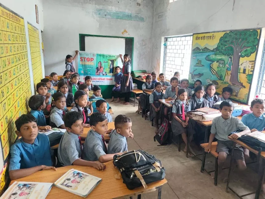 स्टॉप डायरिया कैम्पेन: बासीन और असौंदा गांव में ग्रामीणों व स्कूली बच्चों को दी गई डायरिया से बचाव की जानकारी