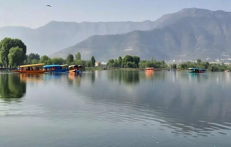 कर्टेन रेज़र: कश्मीर की भूली सीमाओं की पड़ताल करती कॉफी टेबल बुक