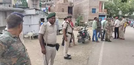 दिनदहाड़े फायरिंग: बदमाशों ने तीन युवकों को मारी गोली, एक की मौत, दो घायल