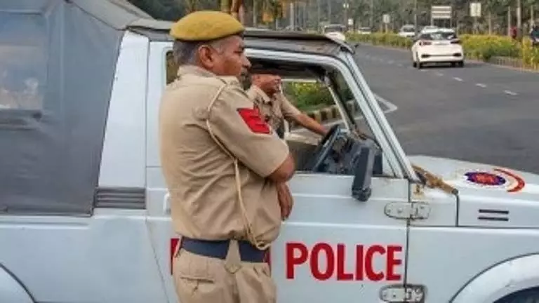 Delhi: पार्किंग विवाद में बाइक मैकेनिक ने व्यक्ति को लगाई आग