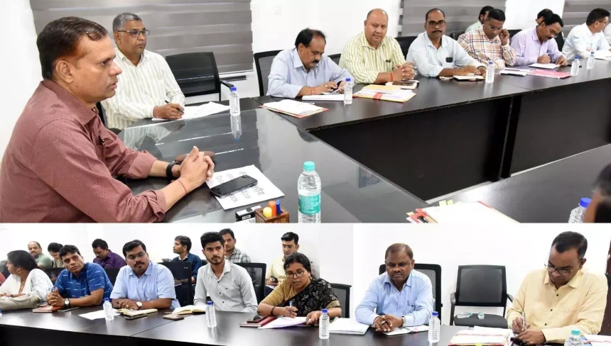 संभाग आयुक्त ने संभाग स्तरीय अधिकारियों की समय-सीमा प्रकरणों की समीक्षा की