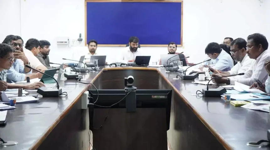 निर्माण कार्यों में देरी पर कलेक्टर ने सख्त कार्रवाई करने दिए निर्देश
