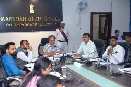 सड़क में पकड़े गए आवारा मवेशियों को गरीबों में बांटा जायेगा: कलेक्टर