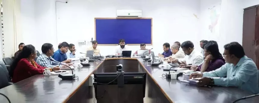 जाति प्रमाण पत्र निर्माण हेतु स्कूलों में अभियान चलाने कलेक्टर ने दिए निर्देश