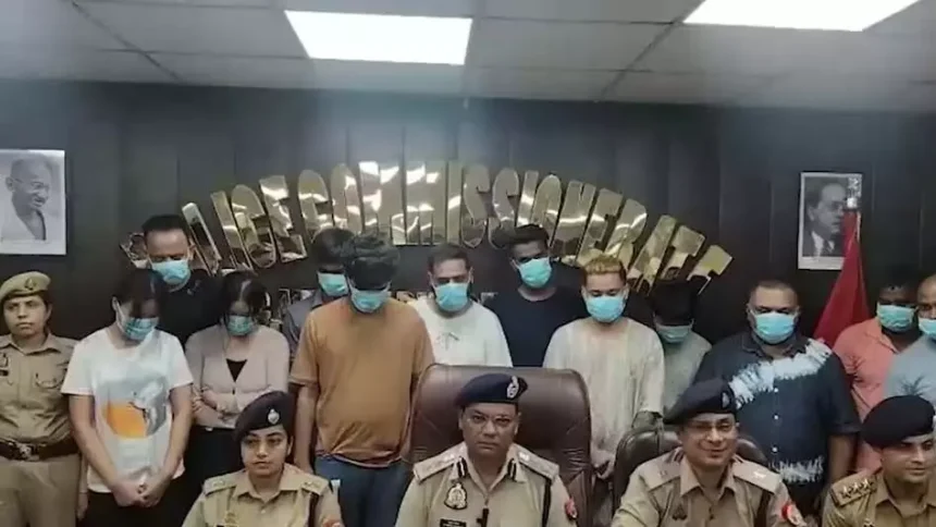 फर्जी कॉल सेंटर का पर्दाफाश, 12 गिरफ्तार