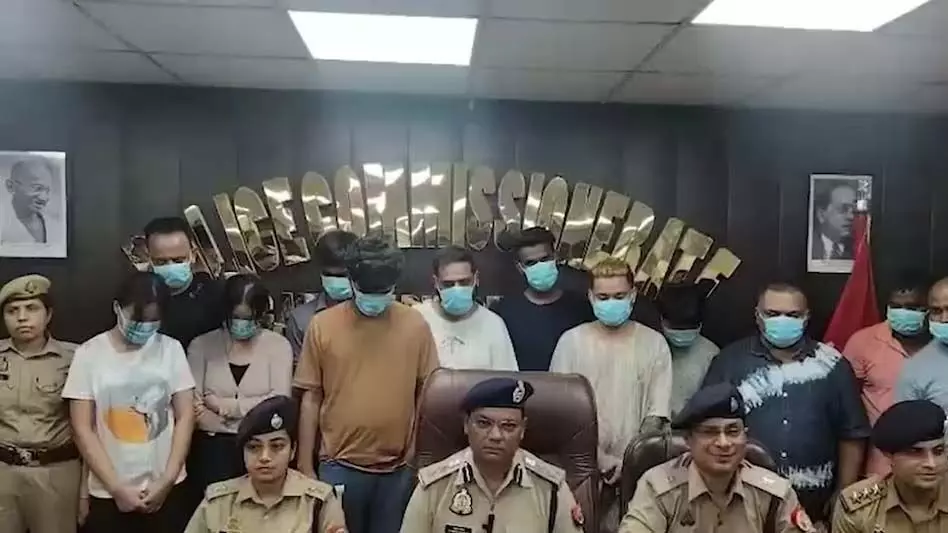 फर्जी कॉल सेंटर का पर्दाफाश, 12 गिरफ्तार