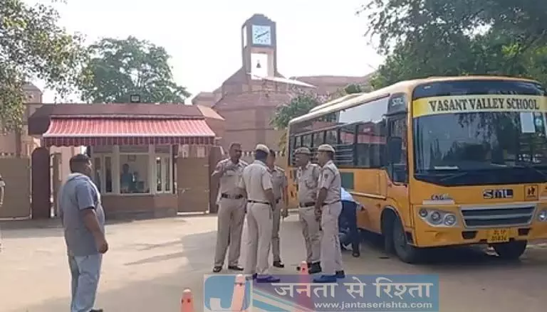 दिल्ली के चार स्कूलों को बम से उड़ाने की धमकी, तीन दिन में नौ घटनाएं
