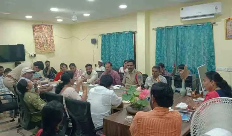 मानसून के मद्देनजर अधिकारियों के साथ बैठक करतीं डीसी सुजाता बोनालू