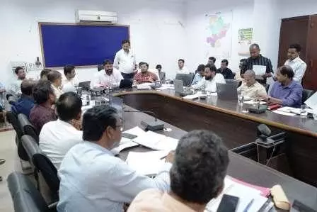 आश्रम छात्रावास का जिला स्तर के नोडल अधिकारी निरीक्षण करके रिपोर्ट शीघ्र जमा करें: कलेक्टर