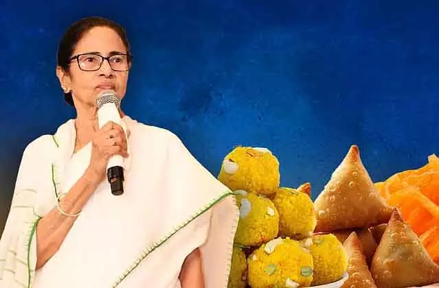 धर्मतला मंच से सीएम ने केंद्र पर निशाना साधा