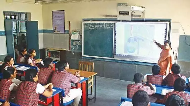 दिल्ली हाईकोर्ट: बिना कक्षाओं के स्कूल कैसे चल सकते हैं?
