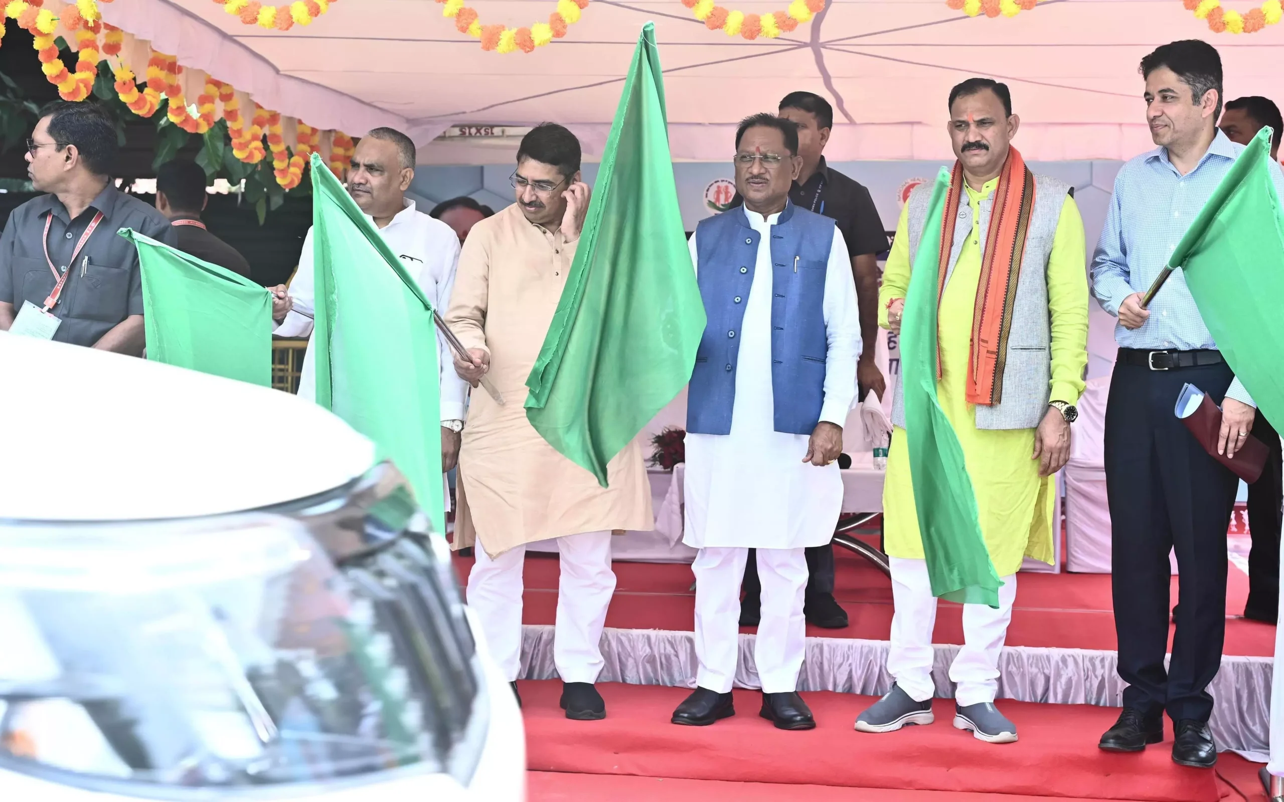 स्वस्थ छत्तीसगढ़ की दिशा में सशक्त कदम: मुख्यमंत्री ने मैदानी स्वास्थ्य अमले के लिए 151 नए वाहनों को दिखाई हरी झंडी
