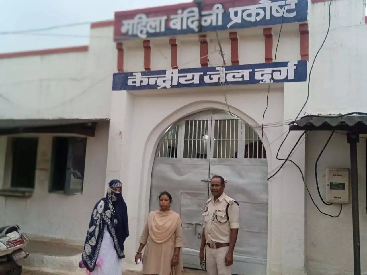CG: नौकरी दिलाने के नाम पर लाखों की ठगी करने वाली महिला आरोपी गिरफ्तार