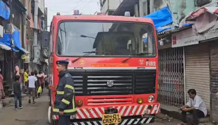ढही तीन मंजिला चॉल, 7 लोग घायल, रेस्क्यू जारी