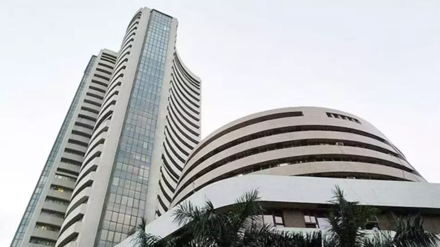सेंसेक्स लाल निशान में खुला, बैंकिंग शेयरों में बिकवाली